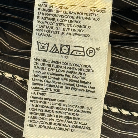 Banana Republic Houndstooth Blazer
Suit Jacket Size 2P - Picture 11 of 14